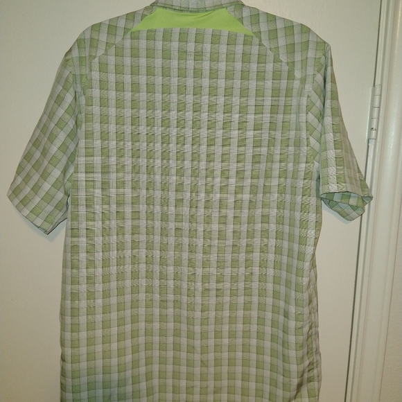 Under Armour Fitted Short Sleeve Button Up Shirt Men's sz Large. - Picture 2 of 5